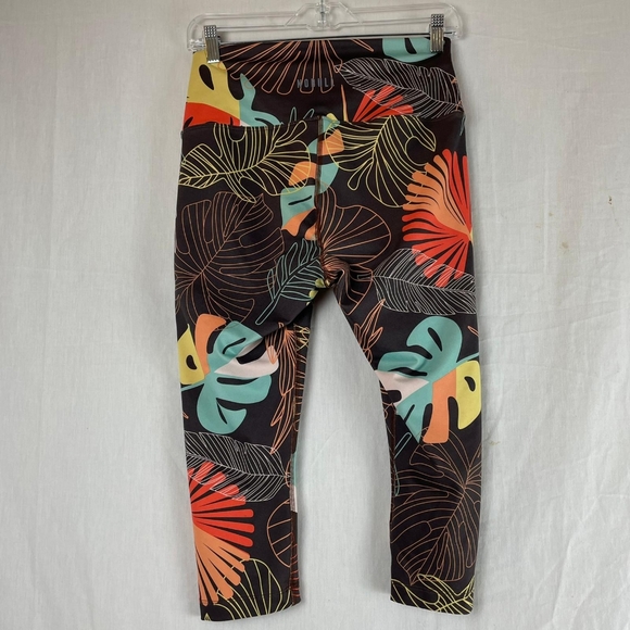 NOBULL High-Rise Crop Leggings in Oasis Floral print - Picture 6 of 12